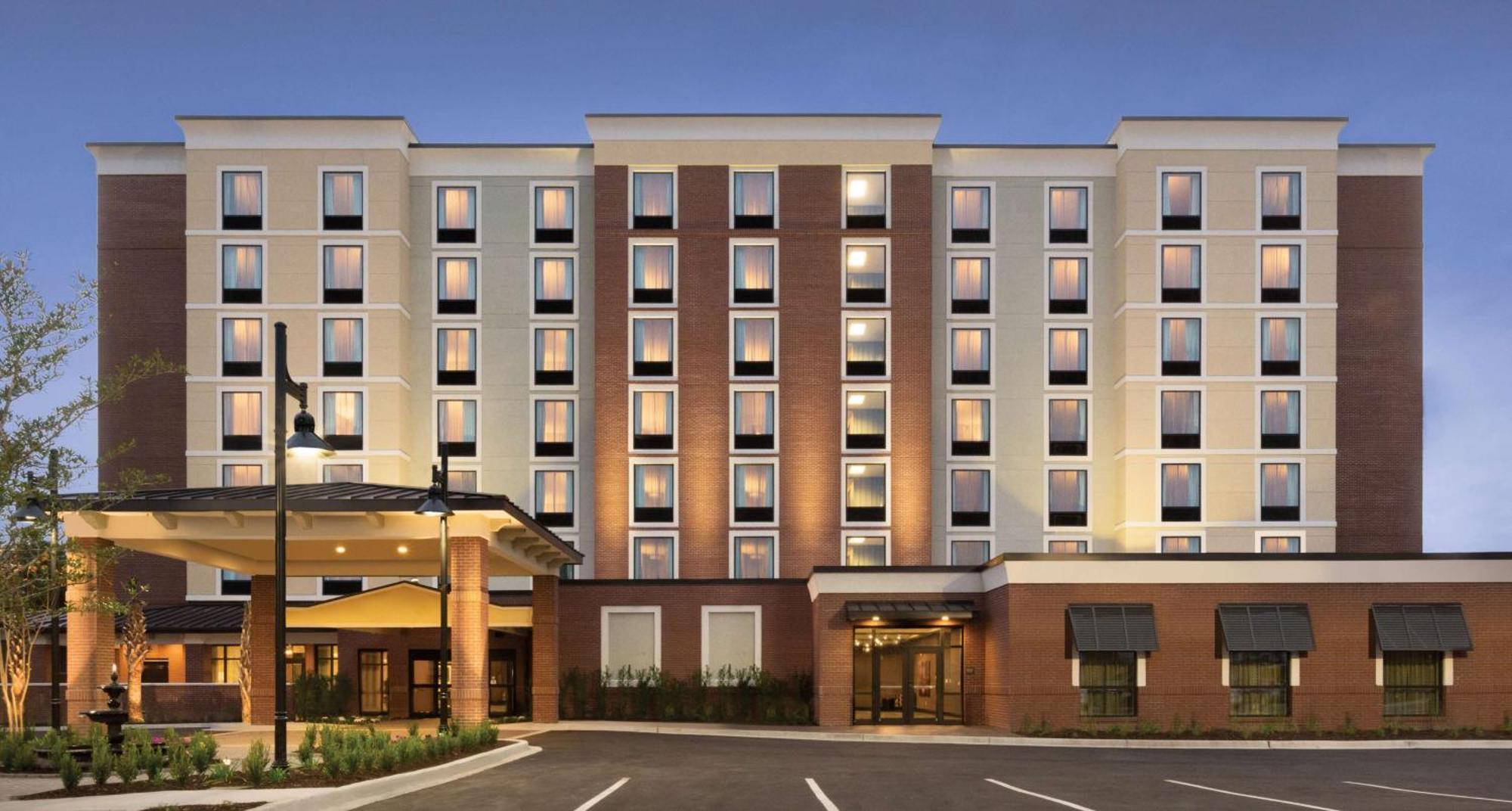 Doubletree By Hilton Charleston Mount Pleasant Hotel Exterior photo